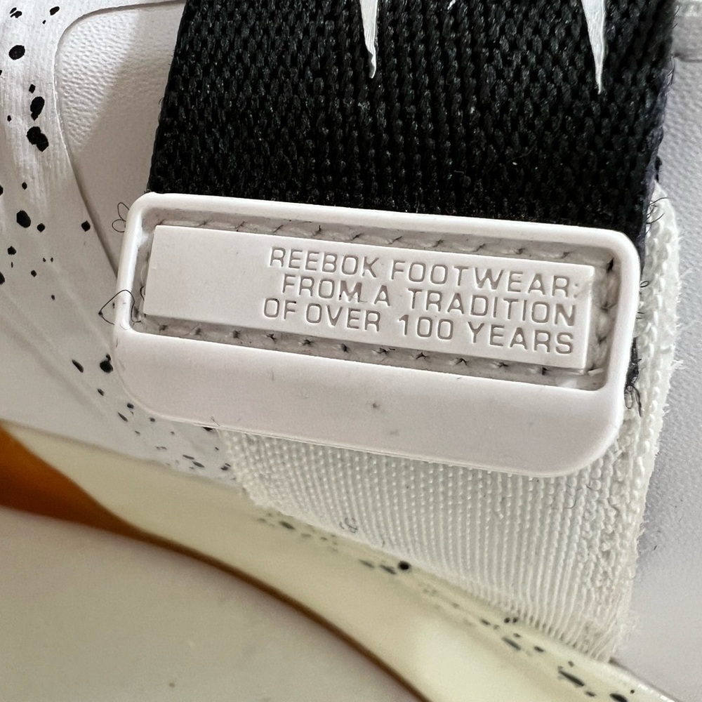 🚨‼️SOLD ‼️🚨Reebok training White Sneakers with Black and Brown Accents - Picture 4 of 13